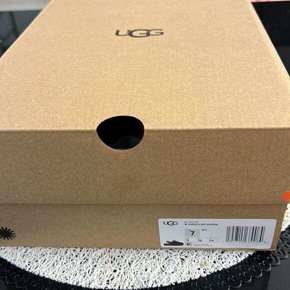 NEW UGG slippers fluffy black 7 - Picture 10 of 10